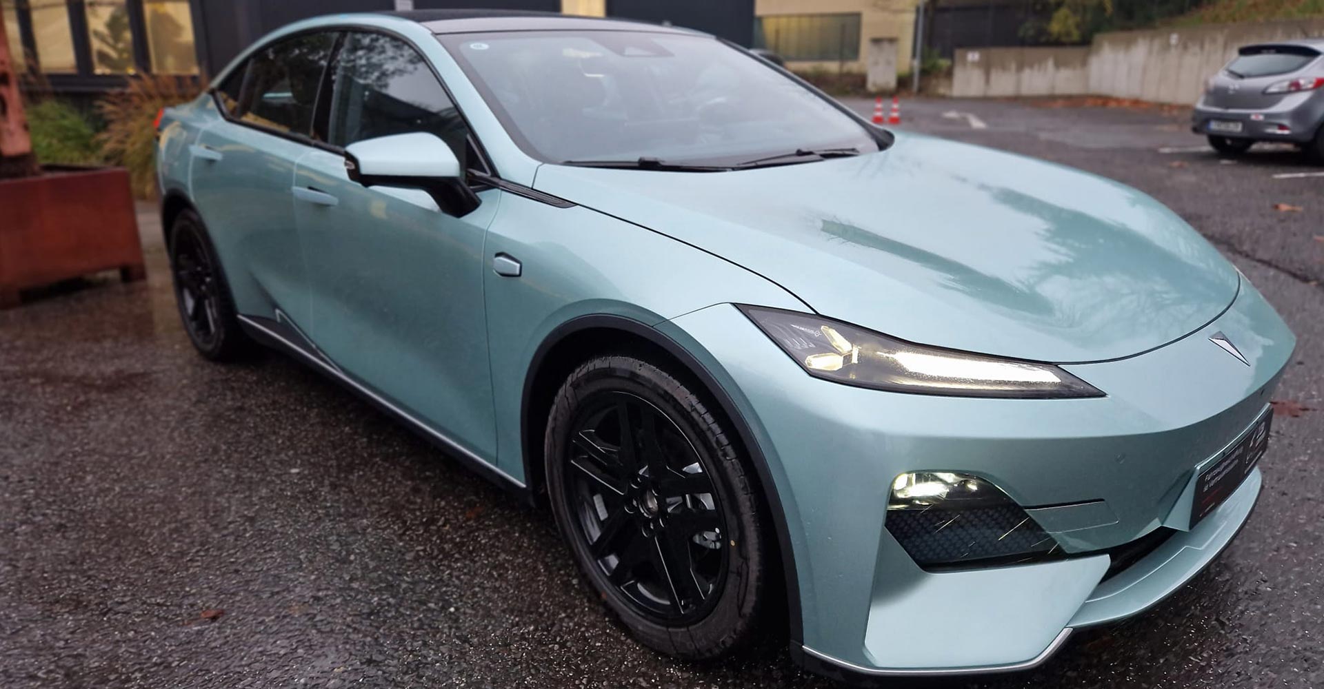 Deepal SL 03 – der Red Dot Award Gewinner jetzt als Zerlegefahrzeug bei JB CarConcept